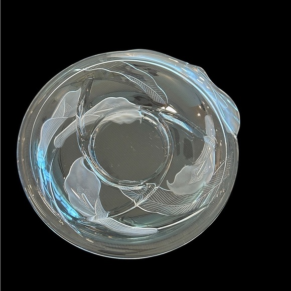 Crystal Clear Industries Frosted Calla Lily 14" Divided Chip and Dip Platter - Picture 10 of 10